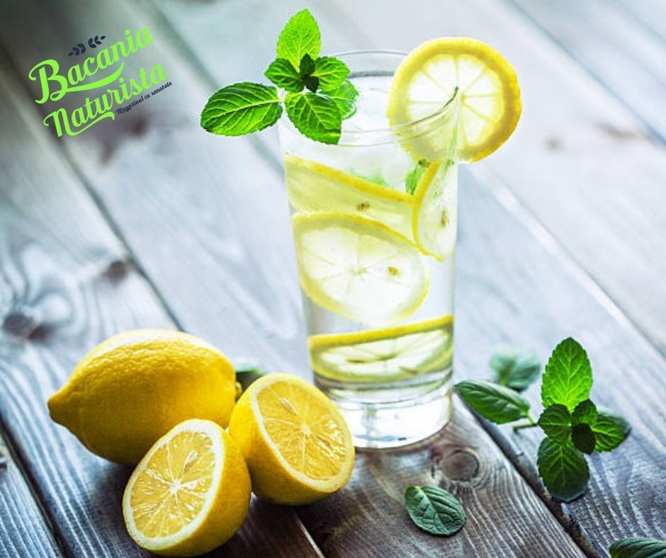 8 condimente care pot transforma apa obișnuită într-o băutură vindecătoare